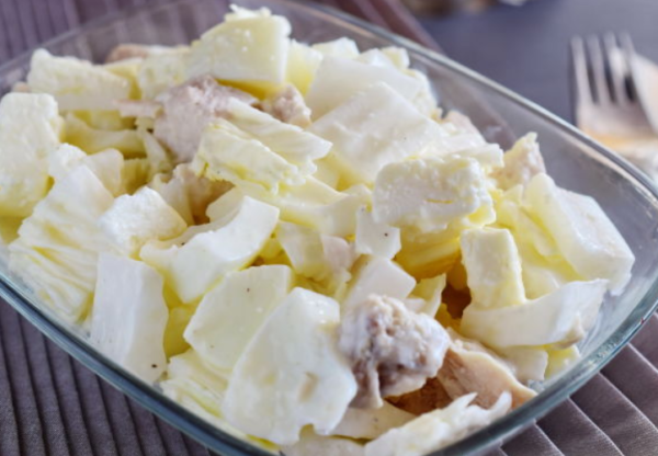 Салат с курицей, пекинской капустой и Фетой