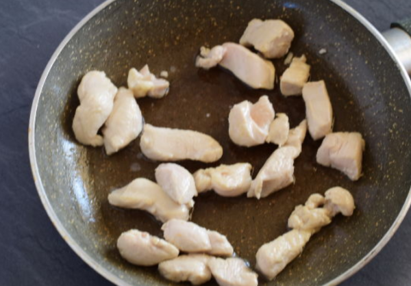 Салат пекинский с отварной курятиной
