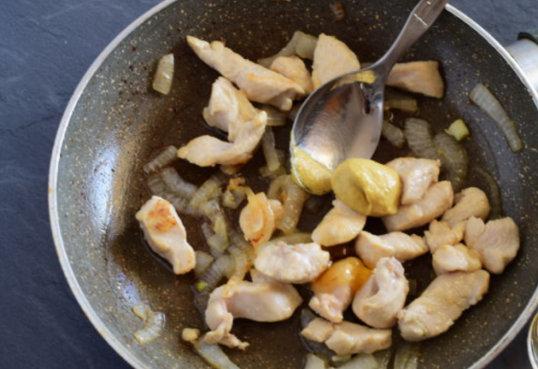 Салат пекинский с отварной курятиной