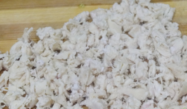 Салат из пекинской капусты, курицы и чернослива