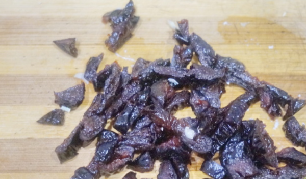 Салат из пекинской капусты, курицы и чернослива