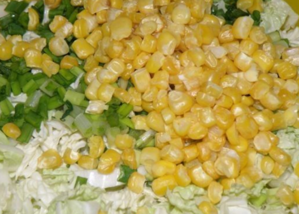 Салат из пекинской капусты с курицей