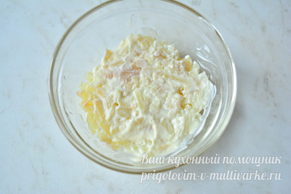 слой картофеля смазать майонезом