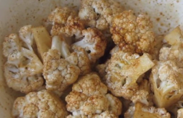 Цветная капуста, запеченная под сыром