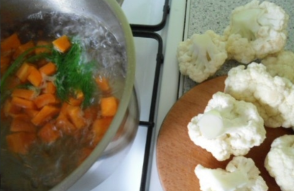 Цветная капуста, запеченная под сыром