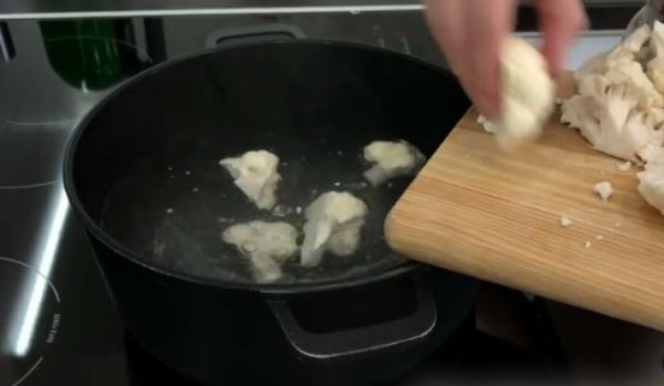 Цветная капуста, запеченная под сыром