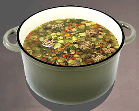 Овощной суп с фрикадельками в кастрюле