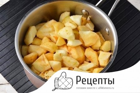 Моем, очищаем и режем яблоки 1495775190_varenie-iz-yablok-s-apelsinami-3