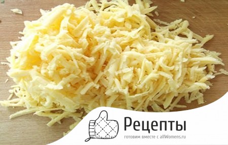 Измельчаем твердый сыр 1487689193_salat-s-krabovymi-palochkami-i-solenym-ogurtsom-7