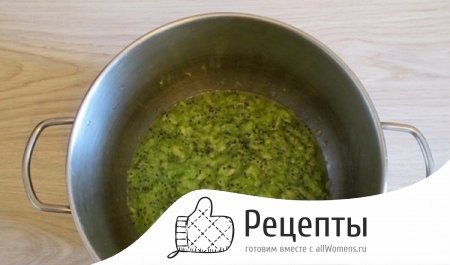 Чистим бананы и киви, натираем или взбиваем блендером 1498122667_varene-iz-bananov-22