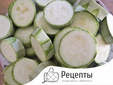Промываем кабачки и режем их 1504722965_marinovannye-kabachki-na-zimu-17