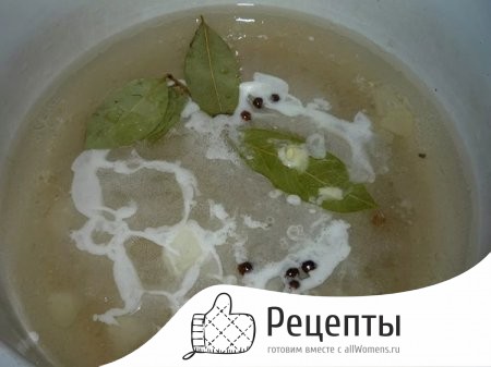 Овощи кладем в банки и заливаем маринадом 1504722984_marinovannye-kabachki-na-zimu-4