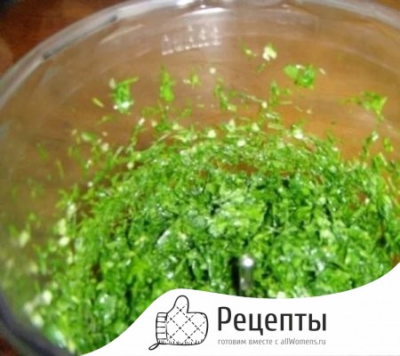 Смешиваем зелень, чеснок с медом, уксусом, маслом и приправами 1504722991_marinovannye-kabachki-na-zimu-9