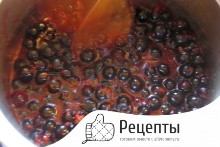 1495774080_varene-iz-chernoy-smorodiny-na-zimu-49