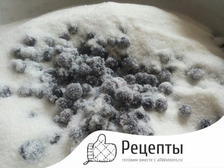 1495774118_varene-iz-chernoy-smorodiny-na-zimu-4