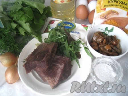 Ингредиенты для приготовления салата мясного с грибами и яичными блинчиками.