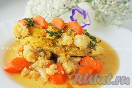 Запеченная куриная грудка с овощами