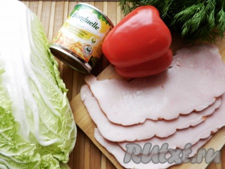 Ингредиенты для приготовления салата с ветчиной, кукурузой и перцем