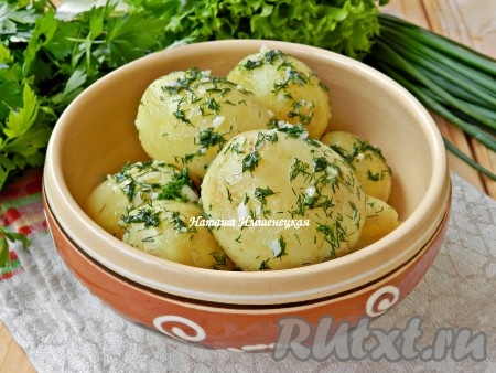 Молодой отварной картофель