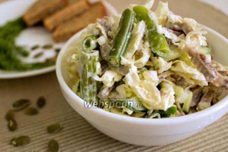 Фото рецепта Салат с куриными желудками и пекинской капустой