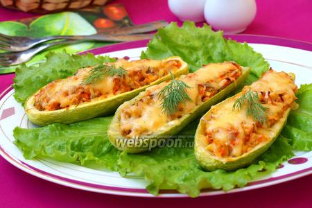 Фото рецепта Кабачки фаршированные курицей с овощами