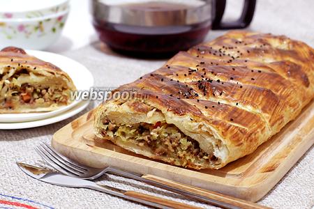 Фото рецепта Кулебяка с мясом и капустой