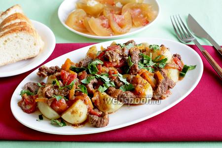 Фото рецепта Молодой картофель с мясной подливой