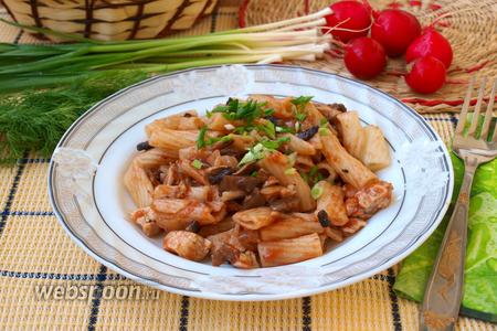 Фото рецепта Макароны с курицей и грибами