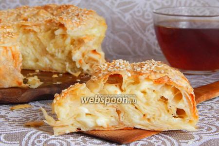Фото рецепта Пирог-улитка из лаваша с брынзой и сулугуни