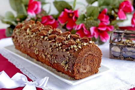 Фото рецепта Шоколадный рулет с орехами