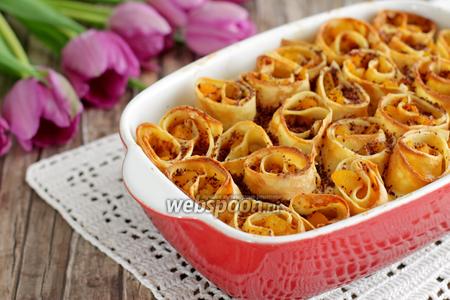 Фото рецепта Блинные розочки с абрикосами