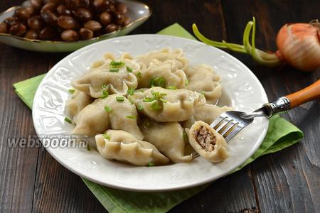 Фото рецепта Вареники с курицей и фасолью