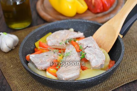 Фото рецепта Филе тунца с картофелем и сладким перцем