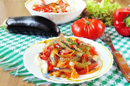 Фото рецепта Тёплый салат с куриной грудкой и овощами