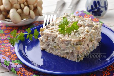 Фото рецепта Салат с вёшенками и курицей