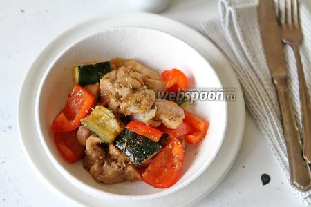 Фото рецепта Филе куриного бедра в соусе Терияки с овощами