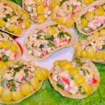 Салат-закуска из крабовых палочек на чипсах
