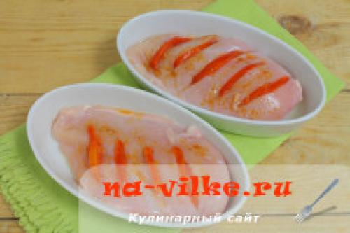 Куриное филе в сметане с чесноком в духовке. Ингредиенты: