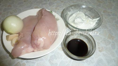 Куриная грудка в сметанном соусе на сковороде. Куриная грудка, тушенная в сметане на сковороде – понравится ему, тебе и мне! Быстрый и простой способ приготовления