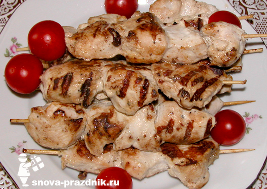 куриные_шашлычки_на_шпажках_05 шашлык из курицы для детей