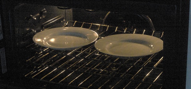 Нагреть тарелки в духовке