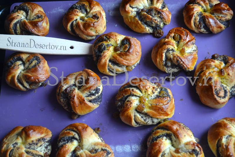 готовые булочки с маком