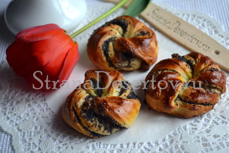 булочки с маком и изюмом