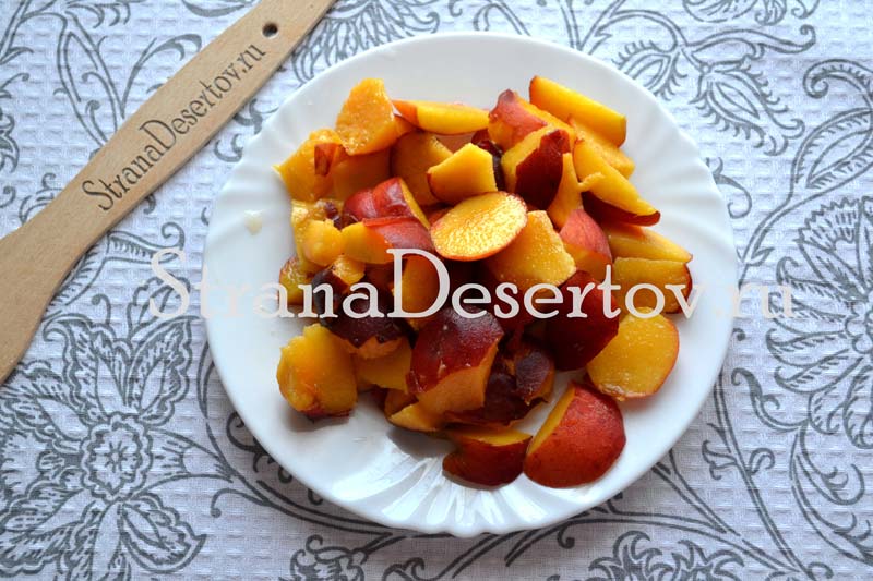 нарезанные персики
