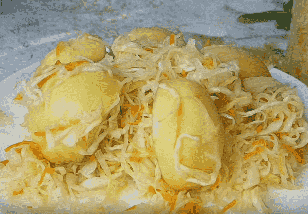 Квашеная капуста с яблоками готова kvashenaya-kapusta-s-yablokami-gotova
