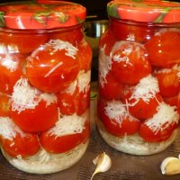 Помидоры «под снегом»: оригинальная закрутка на зиму с пикантным вкусом