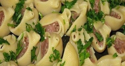 Ракушки с фаршем с соусом бешамель