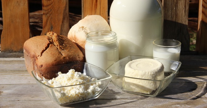 Что приготовить из кислого молока по простым и оригинальным рецептам?