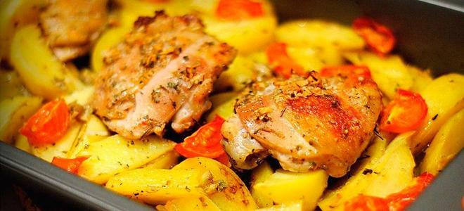 картофель с мясом и овощами в духовке