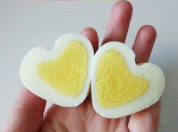 Как сделать яйцо в форме сердца